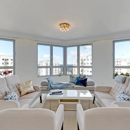 Lighthouse Apartament *
