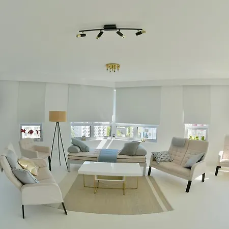 Lighthouse Apartament *
