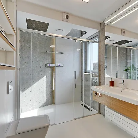 Lighthouse Apartament *